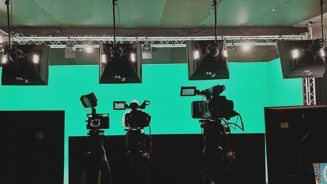 MZ Lighting — GREEN SCREEN TV STATION